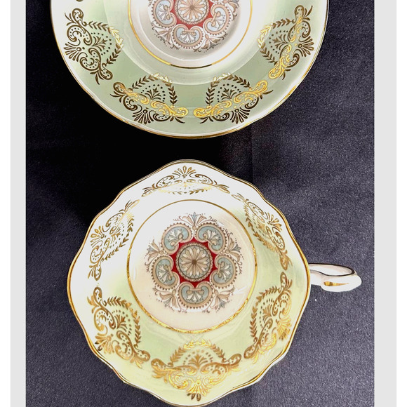 Paragon by Appointment to her Majesty the Queen Teacup & Saucer w/Gold Accents! - Picture 9 of 10
